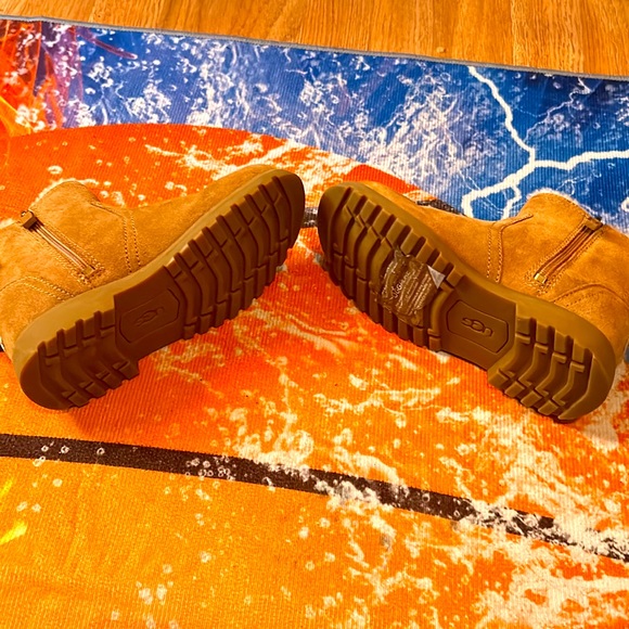 Ugg Boots - Picture 3 of 3